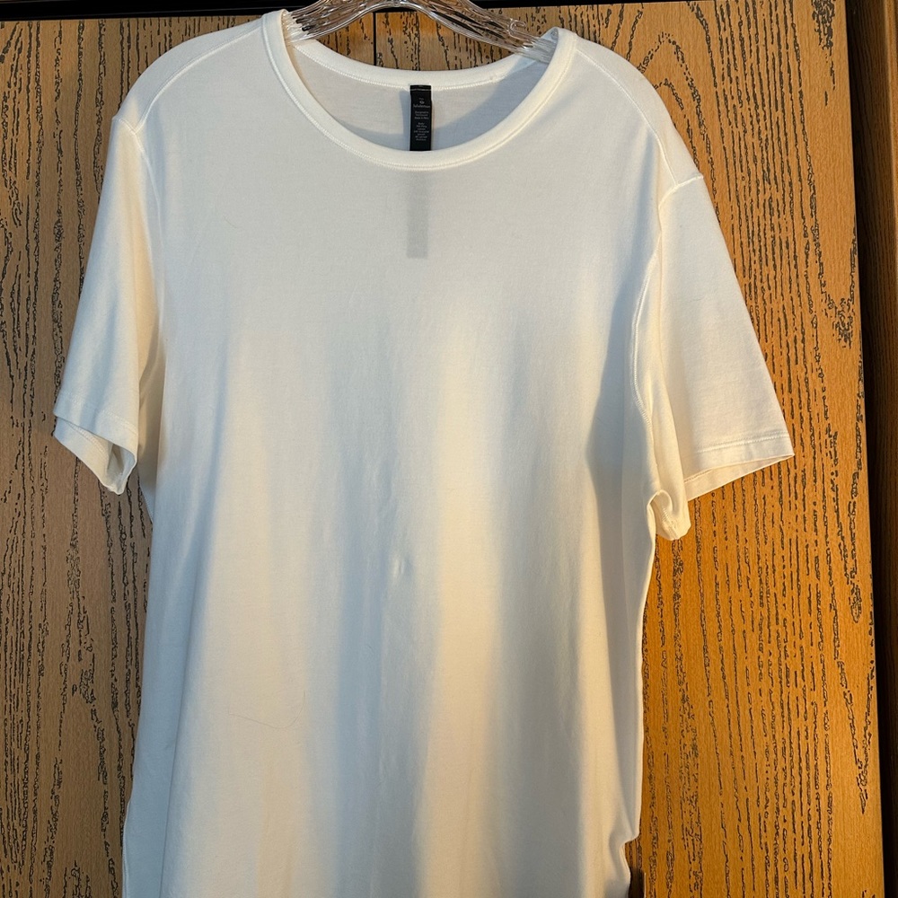 Lululemon Men Medium White short sleeve Tshirt T-shirt New with Tags. So soft!